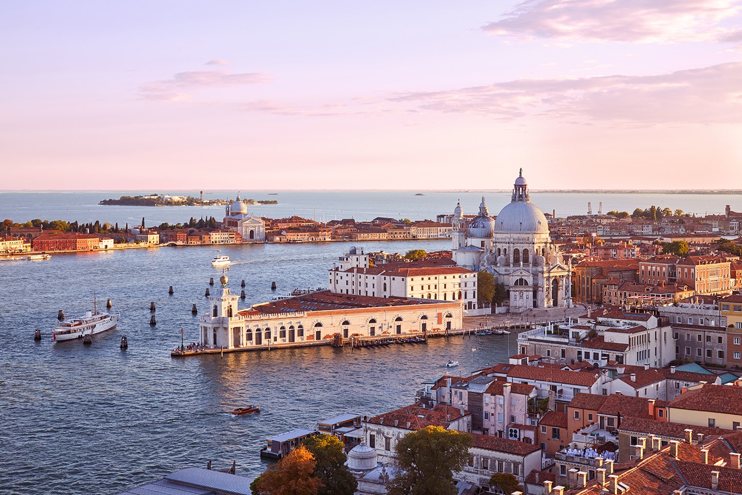 Golden Hour a Punta della Dogana