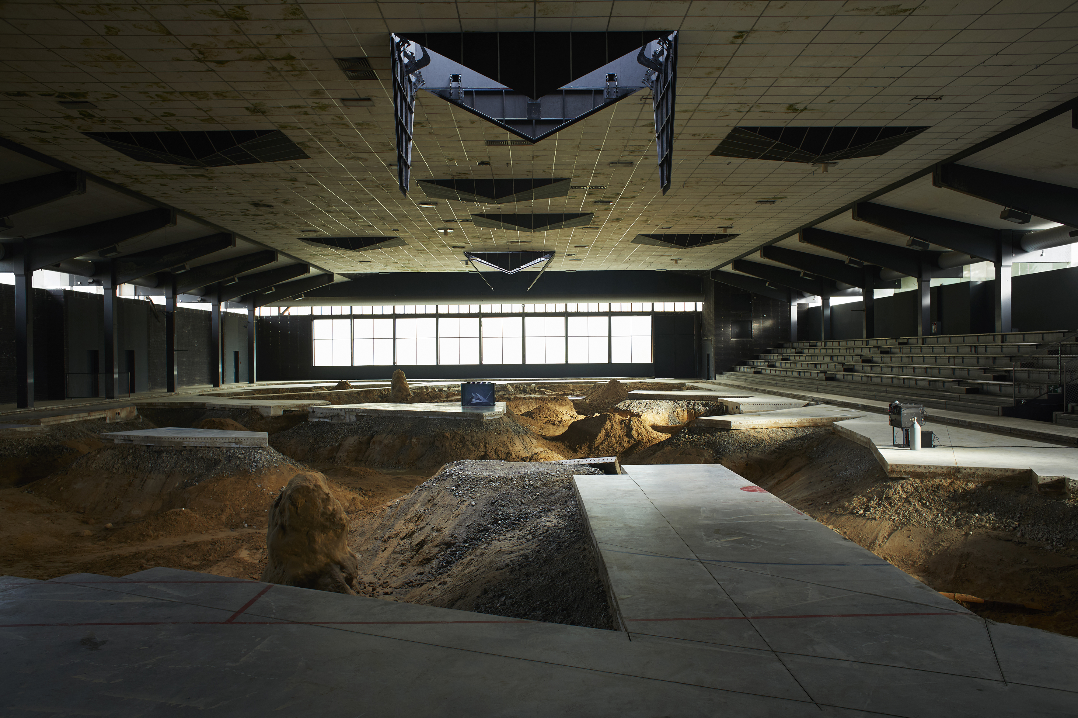 Pierre Huyghe After ALife Ahead 2017 Ice rink concrete floor; Sand, clay, phreatic water; Bacteria, algae, bee, chimera peacock; Aquarium, black switchable glass, conus textile; Incubator, human cancer cells; Genetic algorithm; Augmented reality; Automated ceiling structure; Rain; Ammoniac; Logic game. Photo credit: Ola Rindal © Pierre Huyghe