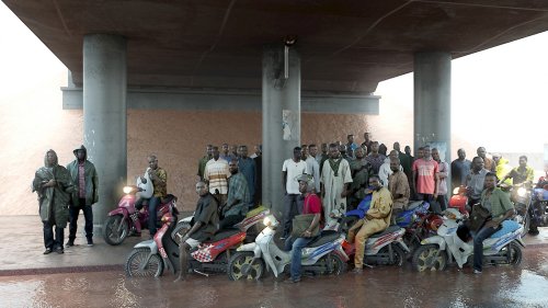 David Claerbout, "Oil workers (from the Shell company of Nigeria) returning home from work, caught in torrential rain", 2013