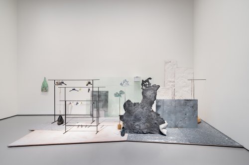 Tatiana Trouvé, Nelson, 2021, Private Collection; Notes on Sculpture, March 22nd, Water City, 2025, Collection of the artist, courtesy Gagosian © Tatiana Trouvé, by SIAE 2025. Installation view, “Tatiana Trouvé. The strange Life of Things”, 2025, Palazzo Grassi, Venezia. Ph. Marco Cappelletti and Giuseppe Miotto / Marco Cappelletti Studio © Palazzo Grassi, Pinault Collection 