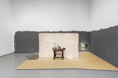 Tatiana Trouvé, Notes on Sculpture, April 27th, “Maresa”, 2022-25, Collection of the artist and Y.Z. Kami © Tatiana Trouvé, by SIAE 2025. Installation view, “Tatiana Trouvé. The strange Life of Things”, 2025, Palazzo Grassi, Venezia. Ph. Marco Cappelletti and Giuseppe Miotto / Marco Cappelletti Studio © Palazzo Grassi, Pinault Collection 