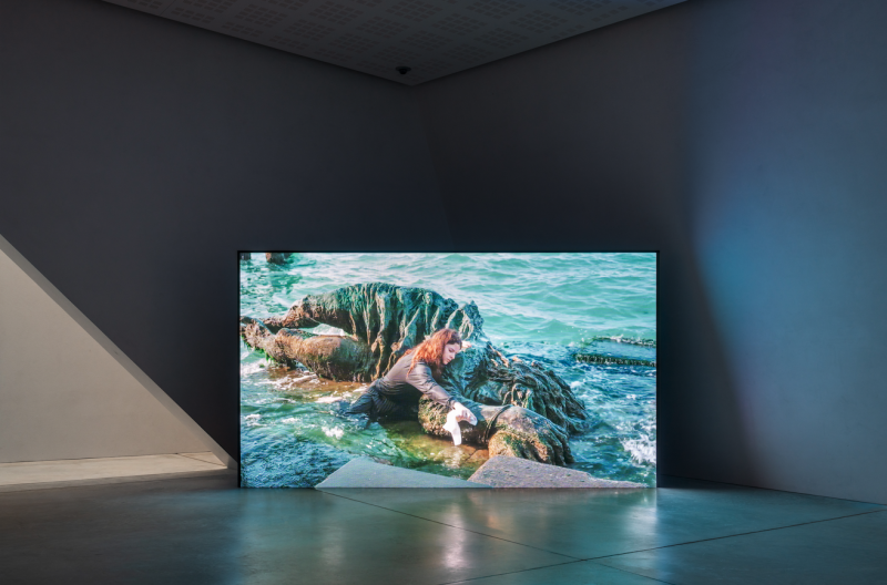 Edith Dekyndt, Song to the Siren, 2023, Edith Dekyndt © Furio Ganz/Pierre Henri Leman.  Installation view at Teatrino di Palazzo Grassi 2024. Ph. Marco Cappelletti © Palazzo Grassi, Pinault Collection 2024