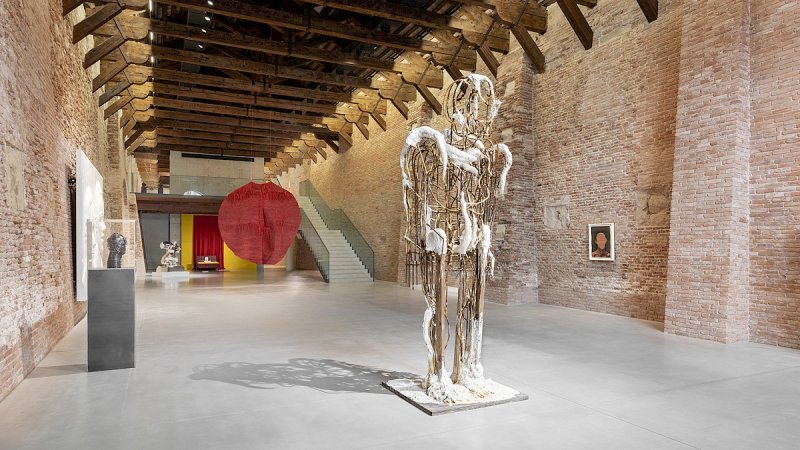 (forefront) Thomas Houseago, Beautiful Boy, 2019. Courtesy of the artist and Gagosian Gallery. © Thomas Houseago by SIAE 2020, and works by Magdalena Abakanowicz, Garry Barker, Lee Bontecou, Teresa Burga, Nancy Grossmann, Charles Ray, Paul McCarthy. Installation View ‘Untitled, 2020. Three perspectives on the art of the present’ at Punta della Dogana, 2020 © Palazzo Grassi, photography Marco Cappelletti. Untitled, 2020. Tre sguardi sull'arte di oggi