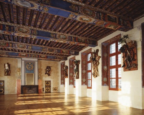 Daniel Spoerri, Corps en morceaux, 1992-1993, collection « Curios & Mirabilia », Salle d’Armes, château d’Oiron, depuis 1993