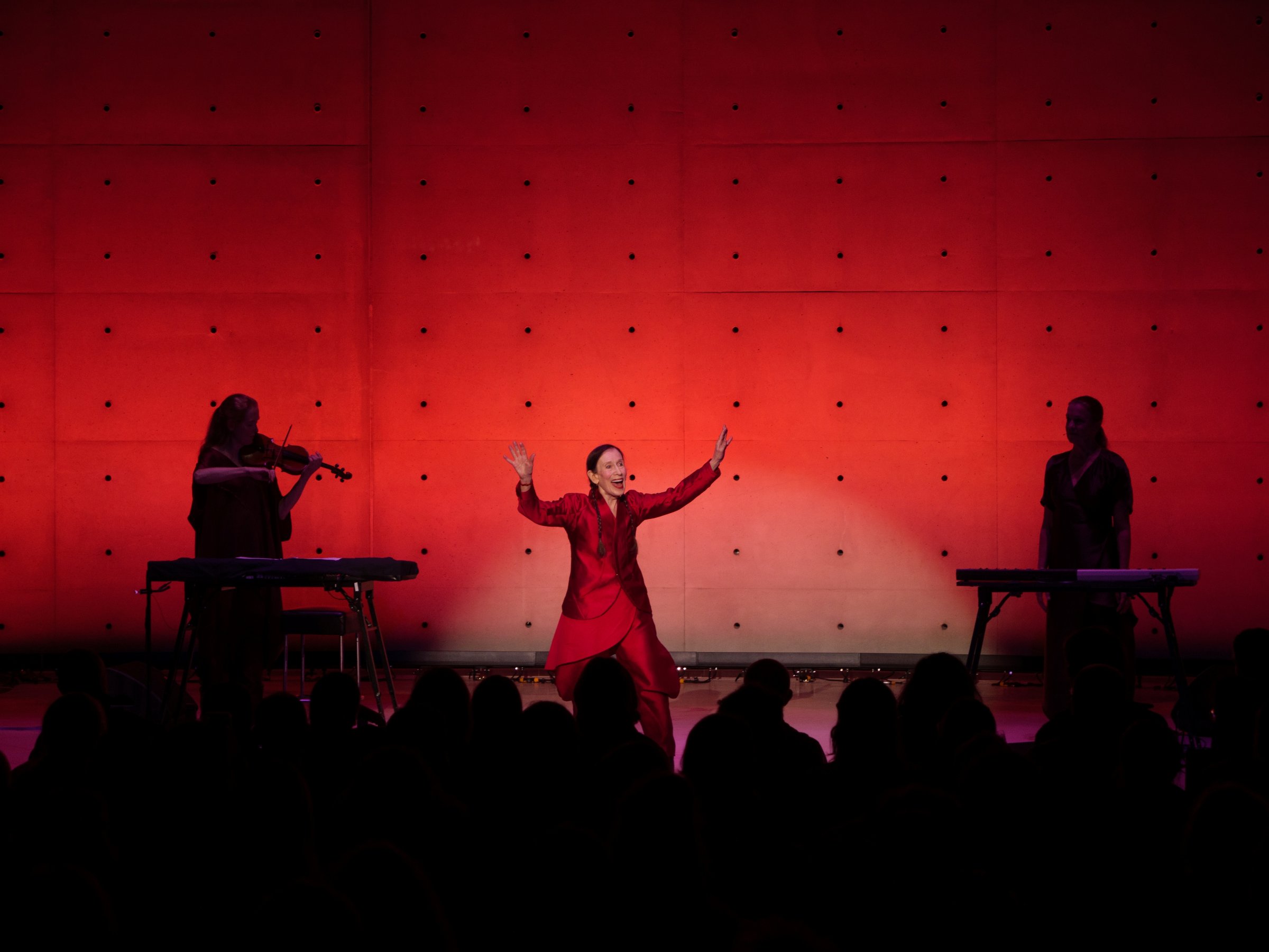 Concert de Meredith Monk à la Bourse de Commerce. Photo : Raphaël Massart