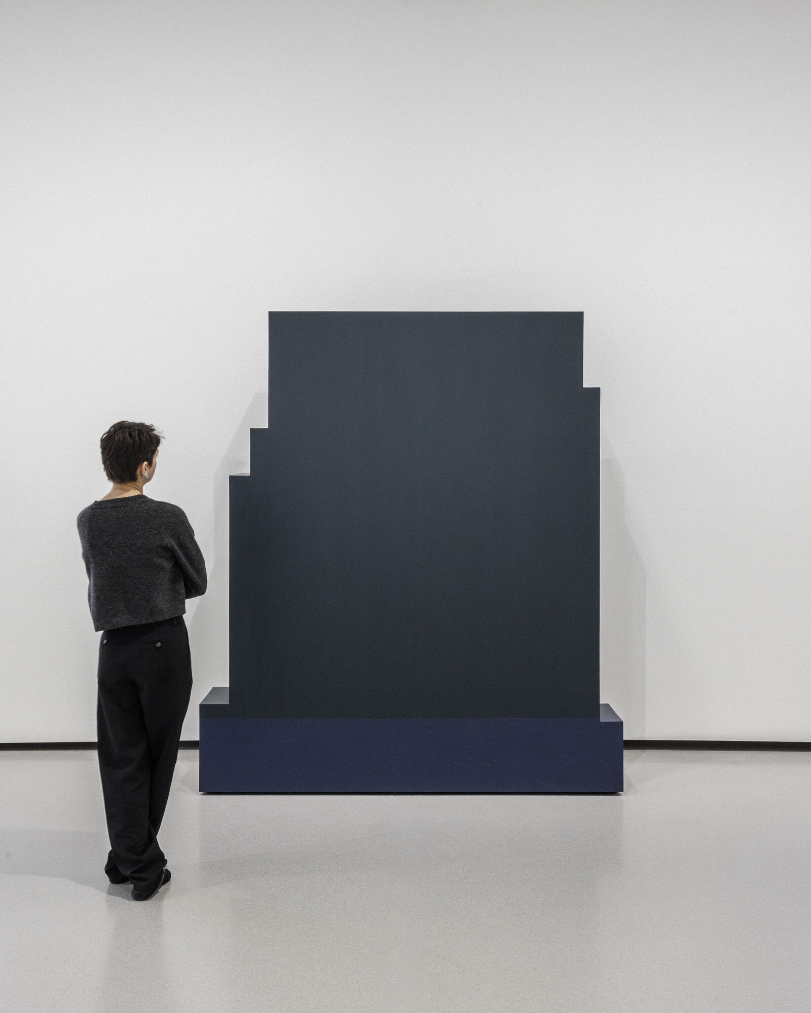Vue de l’exposition « Minimal », Bourse de Commerce – Pinault Collection, Paris, 2025. Photo : Florent Michel / 11h45 / Pinault Collection.