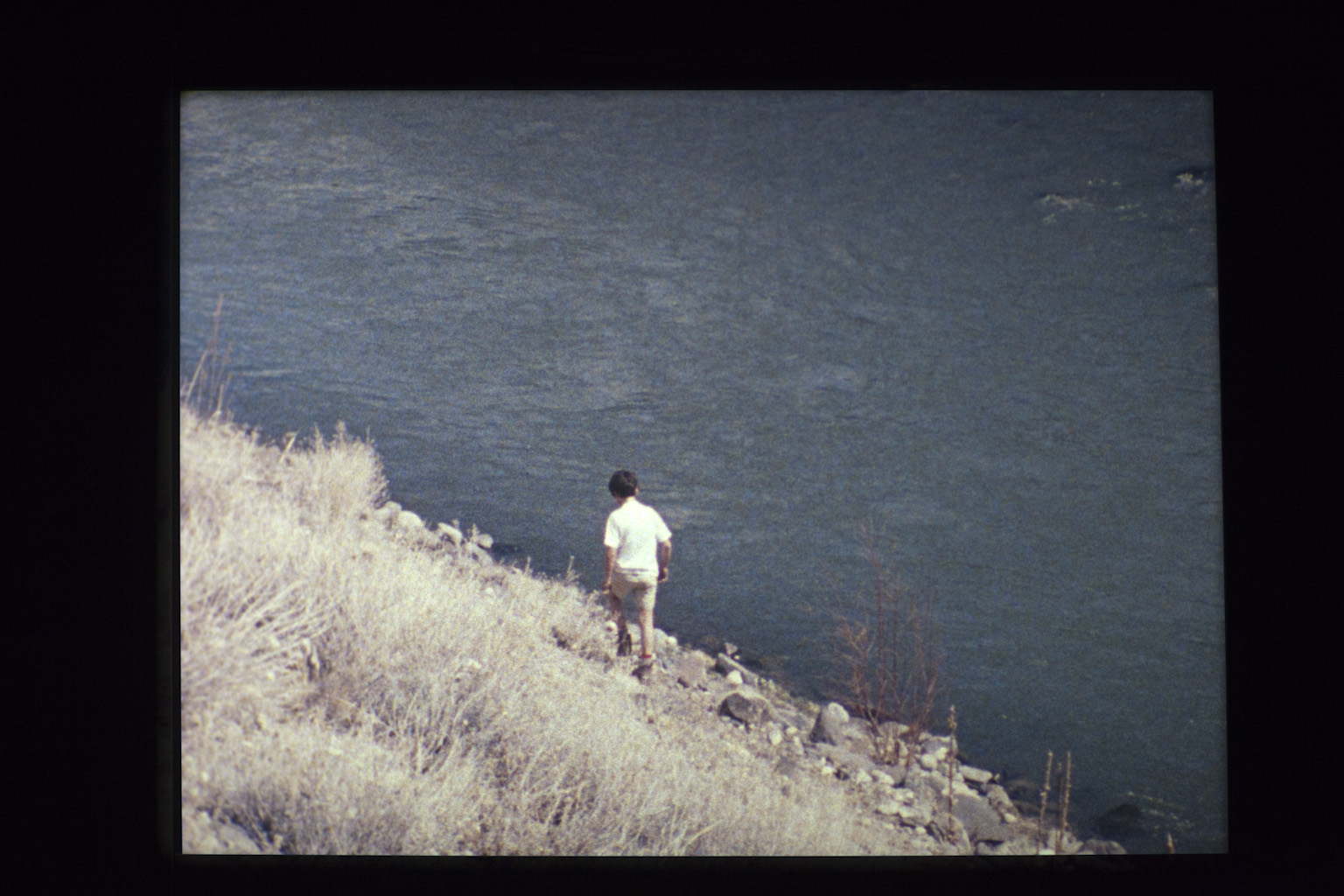 Agnes Martin. Film still from "Gabriel", 1976. 16 mm film, couleur avec son, 78 minutes. © Agnes Martin Foundation, New York / Artists Rights Society (ARS), New York Cinéma Minimal : Agnes Martin
