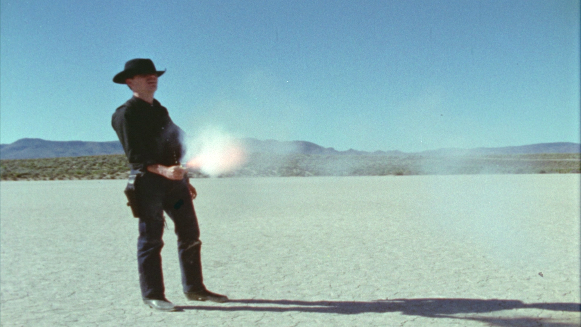 Walter De Maria, "Hard Core", 1969 (film still). Film 16 mm couleur avec son, 28 minutes. Tourné dans le désert de Black Rock, Nevada, 1969 © Estate of Walter De Maria Cinéma Minimal : Walter De Maria