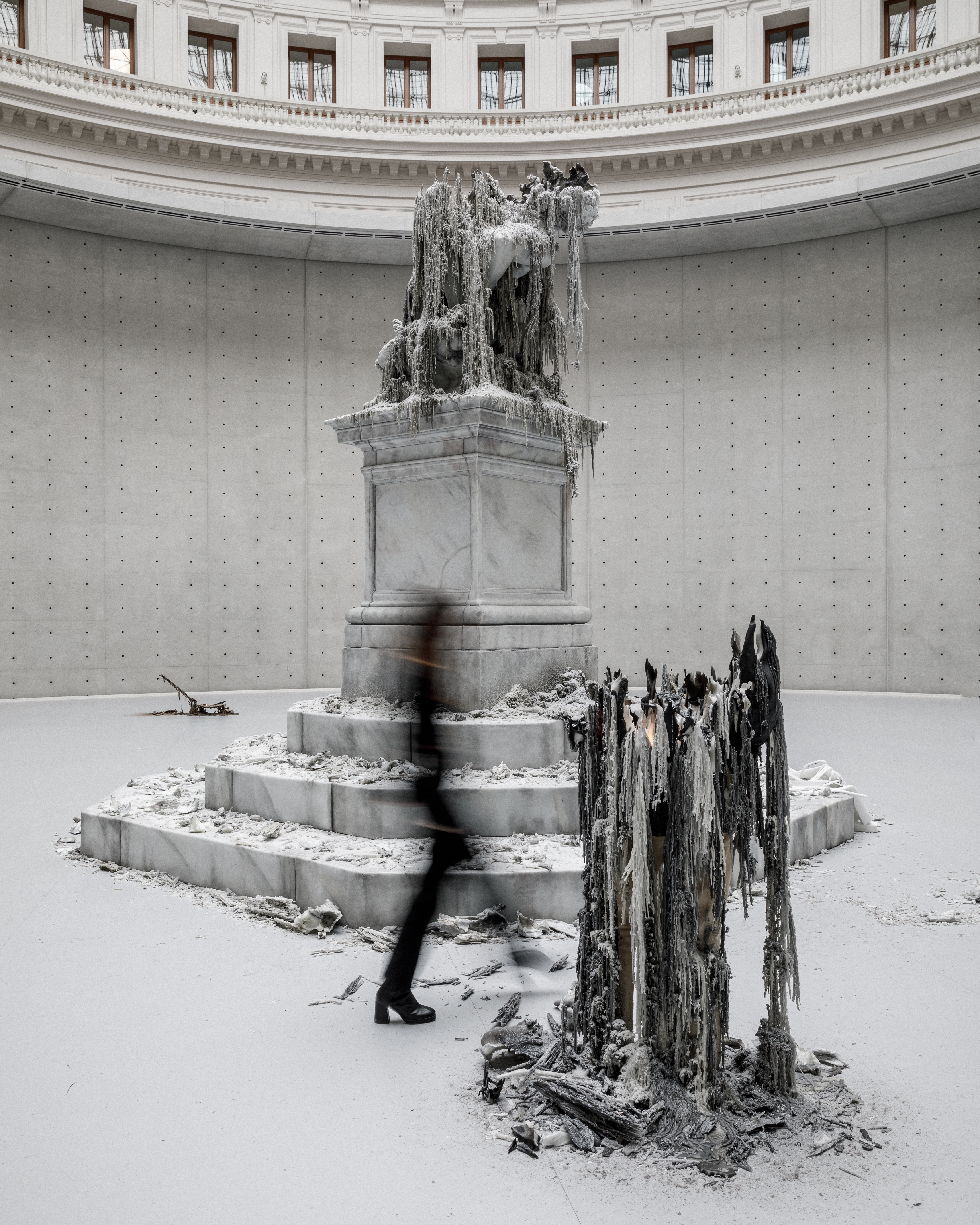 Urs Fischer, «Untitled», 2011-2020 (détail/detail). © Urs Fischer, Tadao Ando Architect & Associates, Niney et Marca Architectes. Courtesy de l'artiste et Pinault Collection. Photo Stefan Altenburger