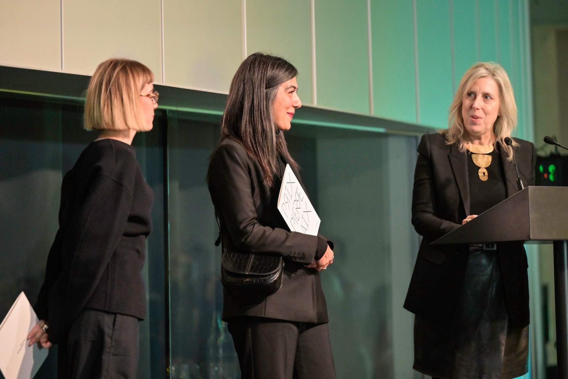 Clara Royer, Elvan Zabunyan, Emma Lavigne. Photo : Julio Piatti