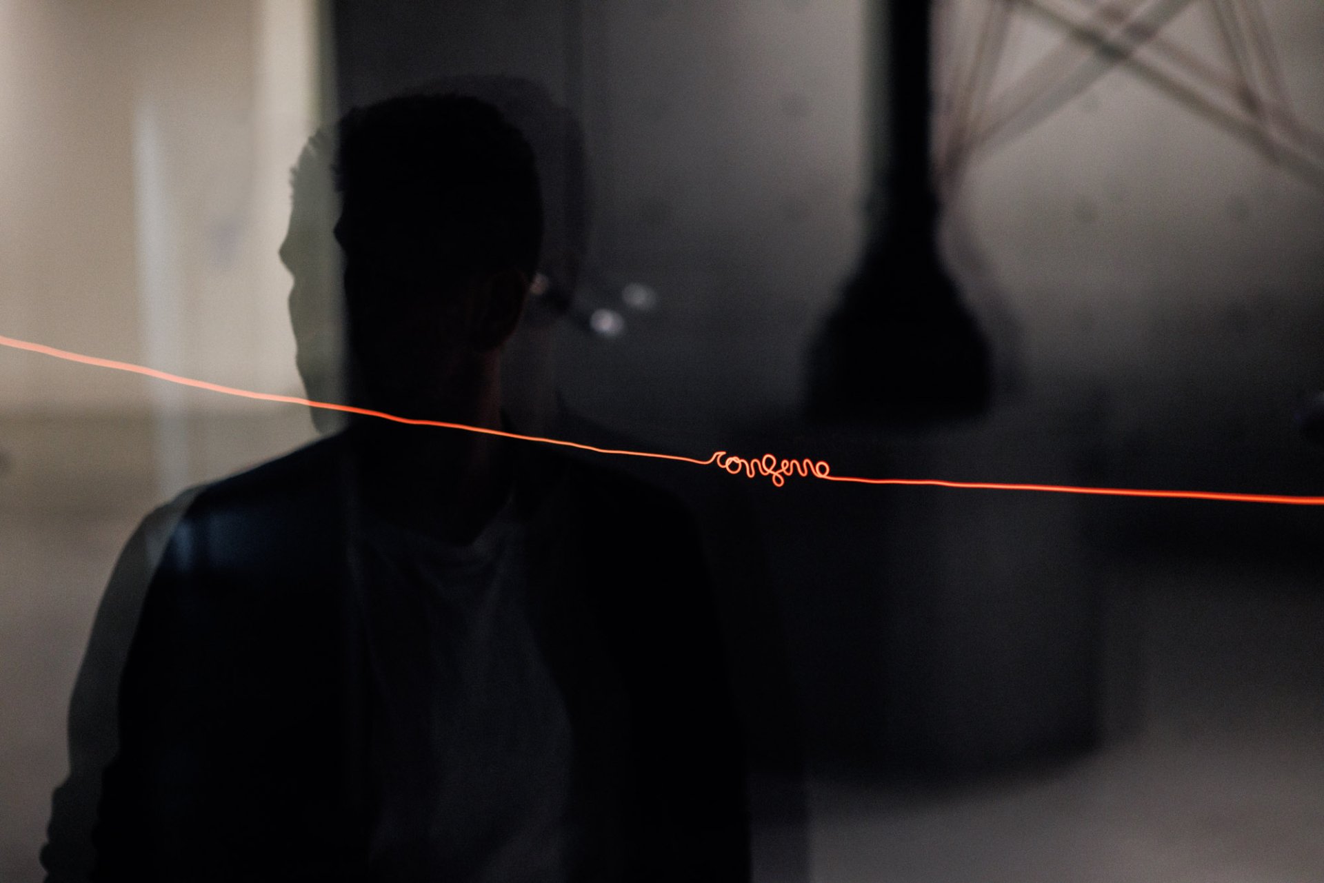 Gilberto Zorio, Confine, 1970,  Vue de l’exposition « Arte Povera », Bourse de Commerce – Pinault Collection, Paris, 2024. Photo : Florent Michel / Pinault Collection.
