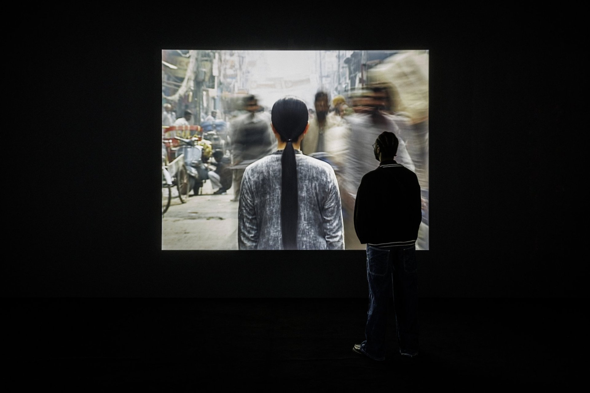Vue de l'exposition "Le monde comme il va", Bourse de Commerce - Pinault Collection, 2024 © Kimsooja / ADAGP, Paris, 2024. Photo : Florent Michel / Pinault Collection