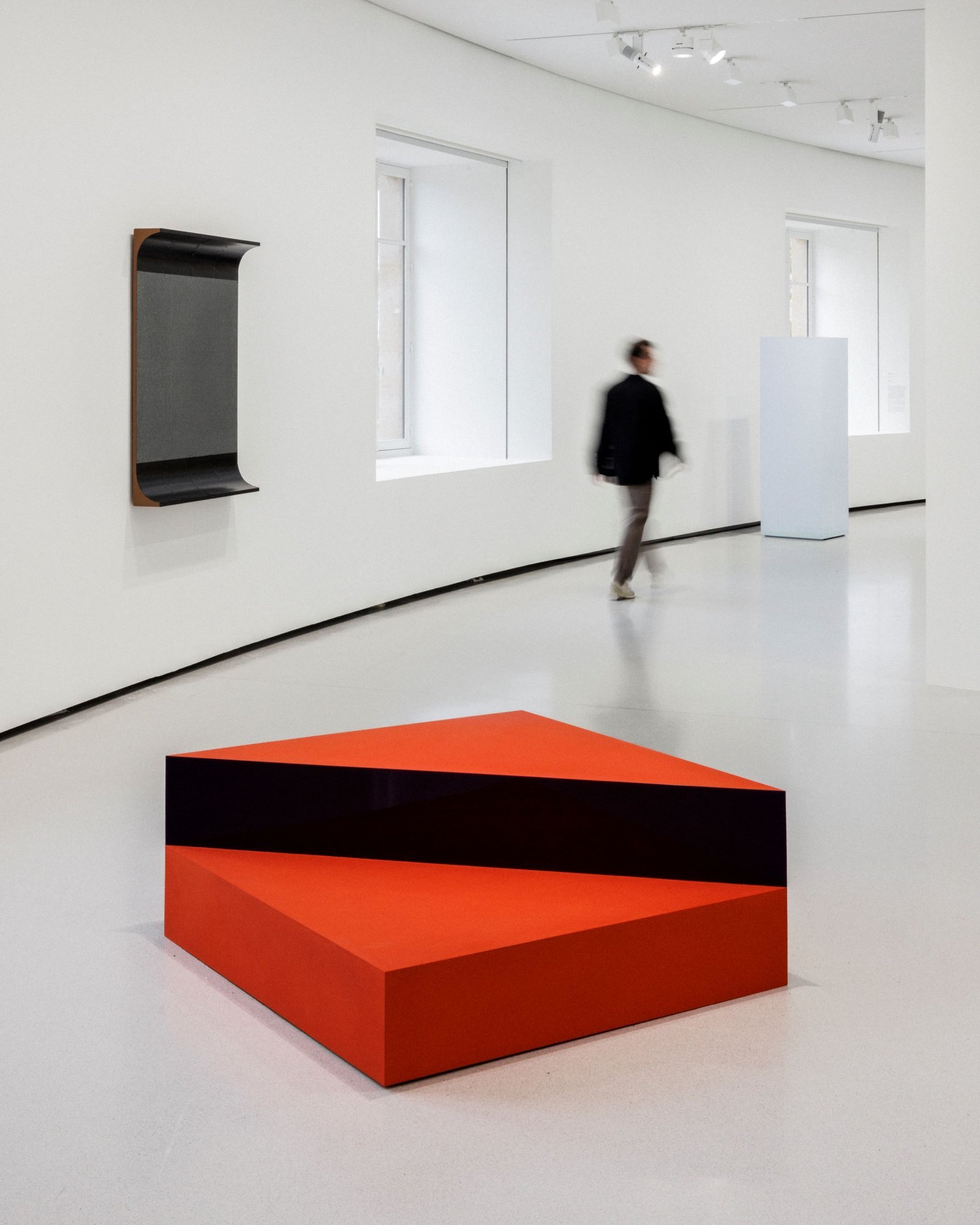 Vue de l’exposition « Minimal », Bourse de Commerce – Pinault Collection, Paris, 2025. Photo : Florent Michel / 11h45 / Pinault Collection.