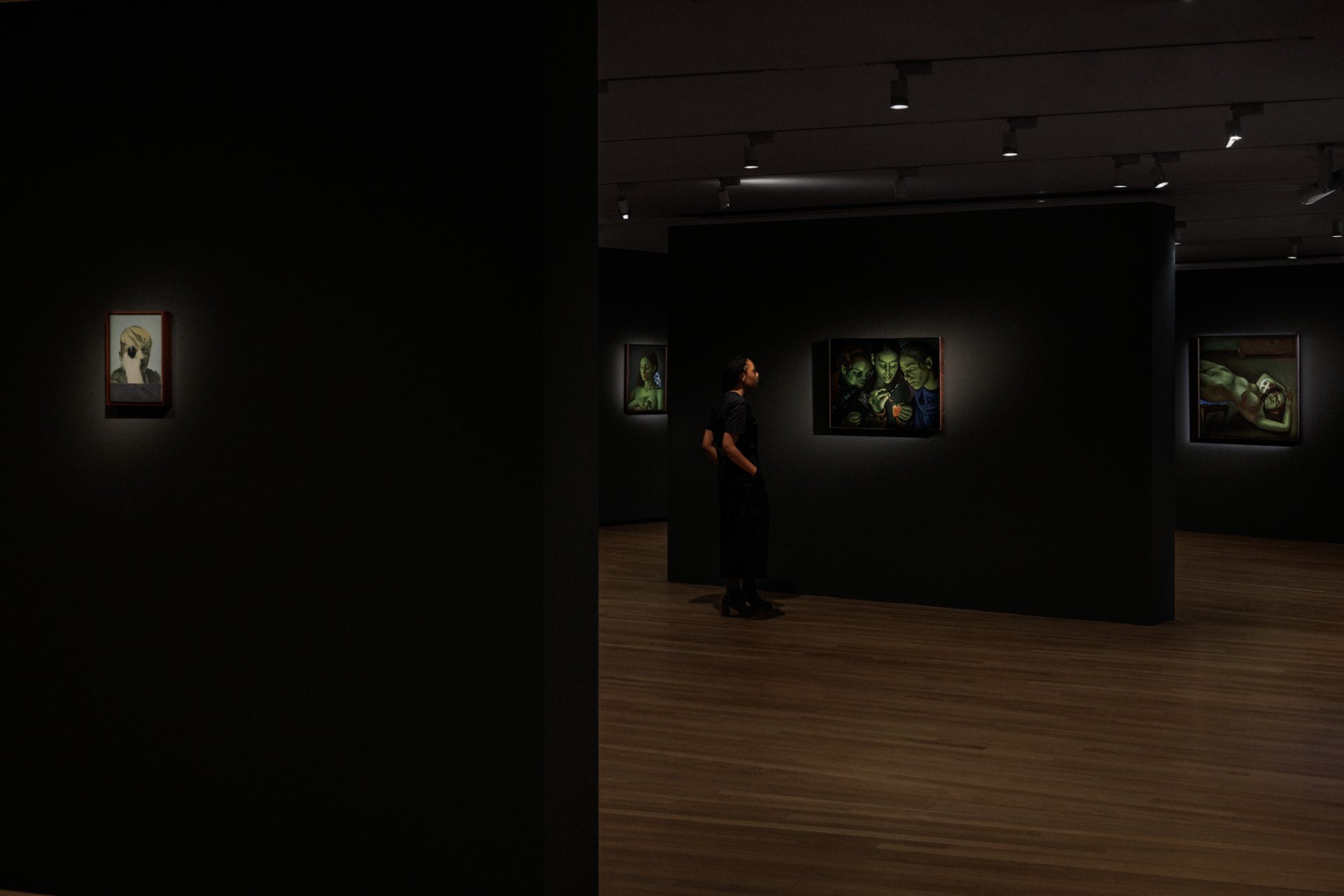 Vue de l’exposition « Clair-obscur », Bourse de Commerce – Pinault Collection, Paris, 2026. © Tadao Ando Architect & Associates, Niney et Marca Architectes, agence Pierre-Antoine Gatier. Photo : Florent Michel.