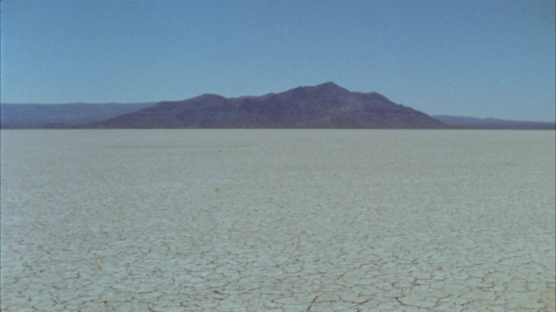 Walter De Maria, Hard Core, 1969 (film still). Film 16 mm couleur avec son, 28 minutes. Tourné dans le désert de Black Rock, Nevada, 1969 © Estate of Walter De Maria Walter de Maria