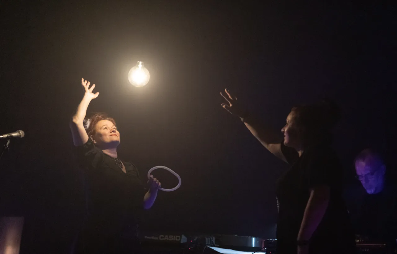 Księżyc + Marina Herlop 