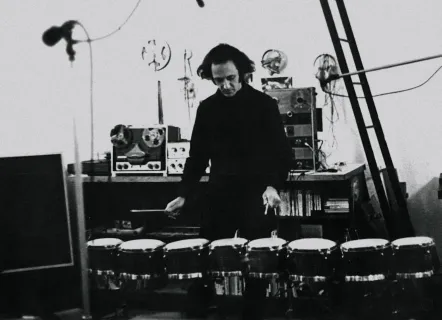 Steve Reich, 1969. Steve Reich in his studio rehearsing © Steve Reich Photograph: Richard Landry © Adagp, Paris, 2025