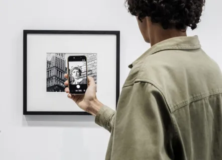 Vue de l’exposition « Remember Me », Bourse de Commerce – Pinault Collection, Paris, 2026-2027. Photo : Florent Michel / 11h45 / Pinault Collection.