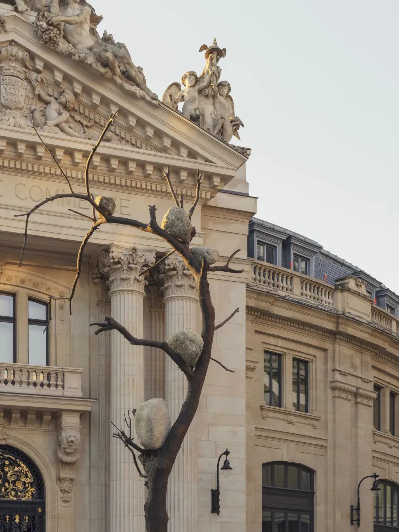 Vue du parvis de la Bourse de Commerce — Pinault Collection, Paris 2024