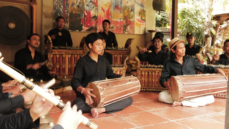 Photographie : avec l’aimable autorisation de Dewa Alit & Gamelan Salukat. 
