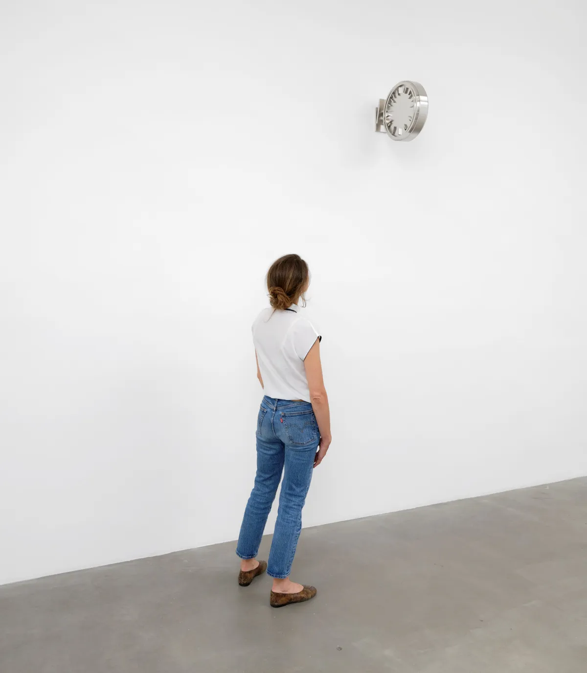 Ryan Gander Chronos Kairos, 14.58, 2021 Acier inoxydable / Stainless steel 44 × 31,5 × 8,8 cm © Ryan Gander / Adagp, Paris,2022 Courtesy de Ryan Gander et gb agency / Photo Aurélien Mole Oeuvre de Ryan Gander