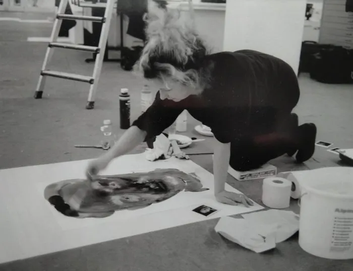 Paul Andriesse, Marlene Dumas finishing a portrait of a museum guard, 1996
