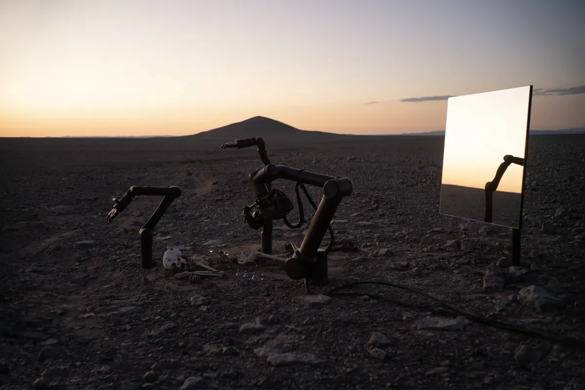 Pierre Huyghe Camata 2024 Robotique alimentée par apprentissage automatique, film autogénéré, édité en temps réel par des algorithmes d'apprentissage automatique, son, capteurs Pinault Collection © Adagp, Paris, 2025